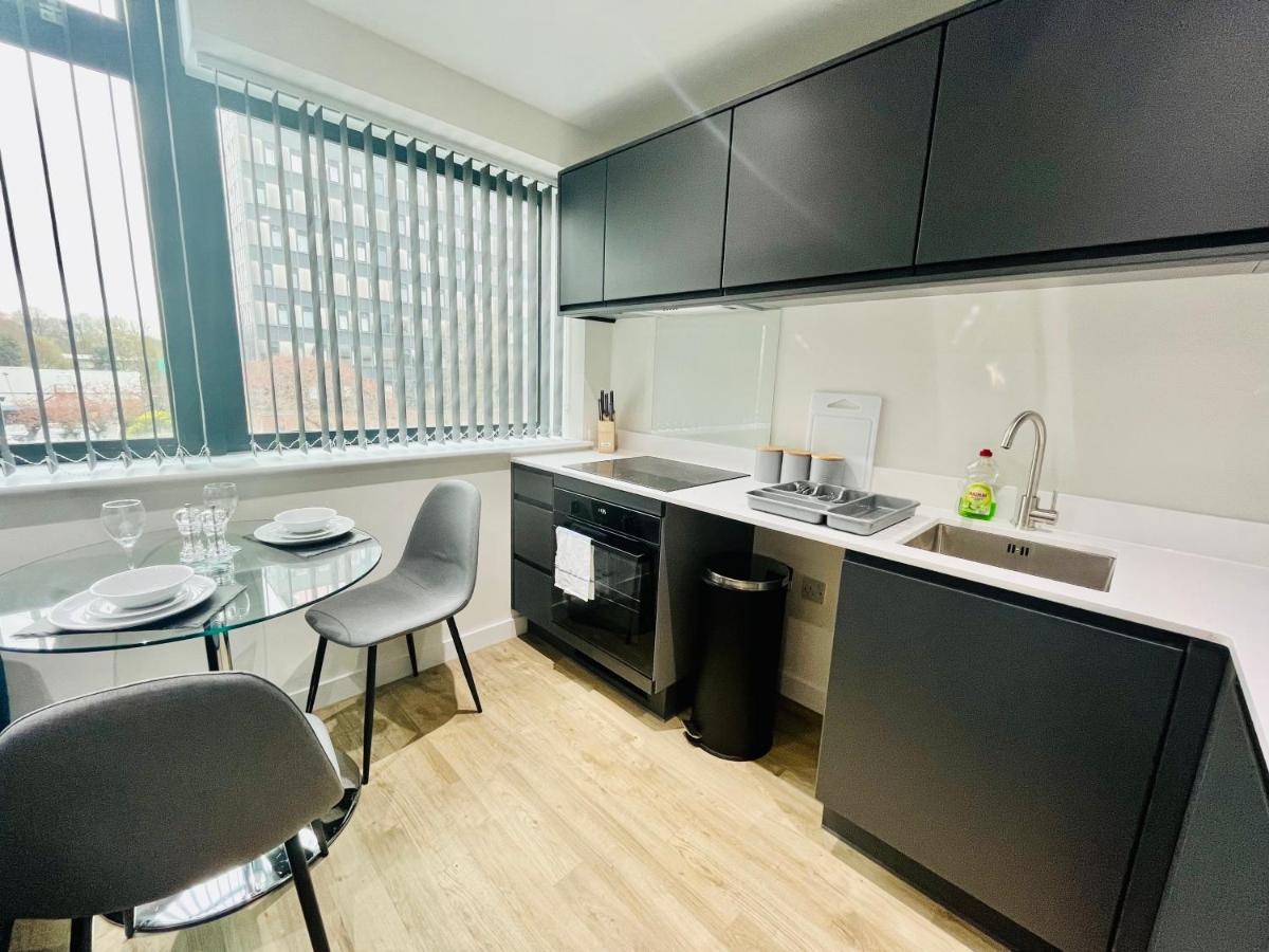 Lovely Studio Apartment With Free Parking Included! Манчестер Екстер'єр фото